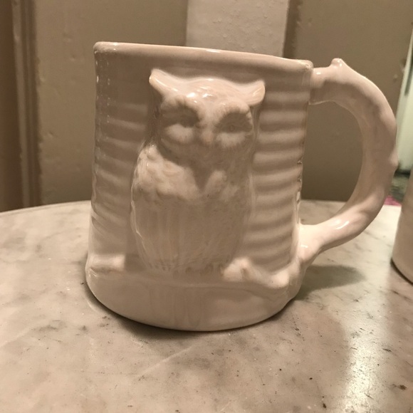 Set of Pottery Barn mugs. - Picture 2 of 6